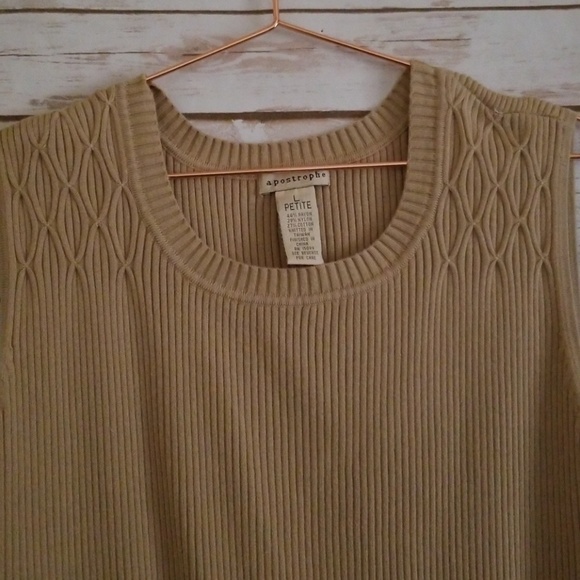 Apostrophe  Vest - Picture 3 of 4